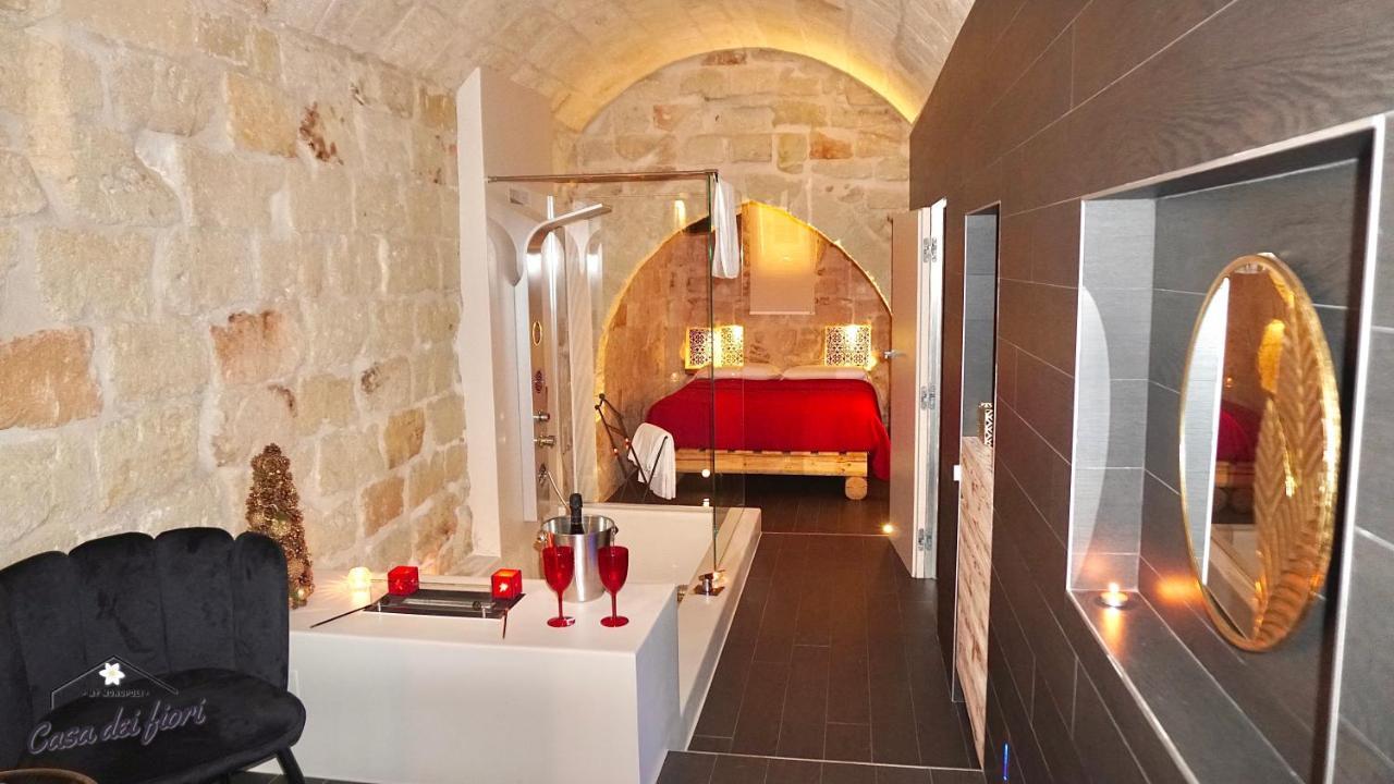 My Monopoli -Casa Dei Fiori Suite "Tulipano Nero" Centro Storico Buitenkant foto